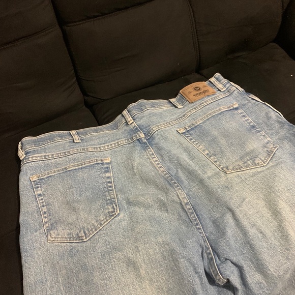 42x32 Reg Fit Wrangler Jeans - Picture 4 of 9
